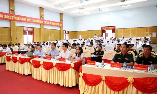  Đại biểu dự tại điểm cầu trung tâm Bộ Chỉ huy quân sự tỉnh Bắc Ninh. 