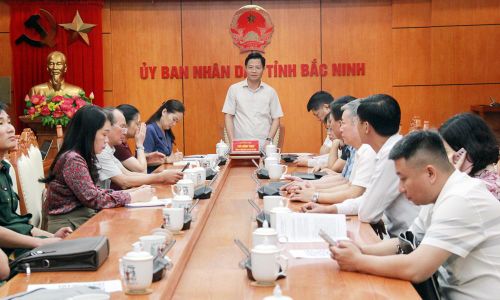  Đồng chí Lưu Đình Thực, Tỉnh ủy viên, Giám đốc Sở Tư pháp chủ trì tại điểm cầu tỉnh Bắc Ninh. 
