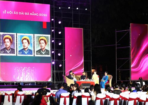 Quang cảnh tọa đàm “Áo dài Việt Nam trong đời sống đương đại”. Ảnh: NGỌC HÀ