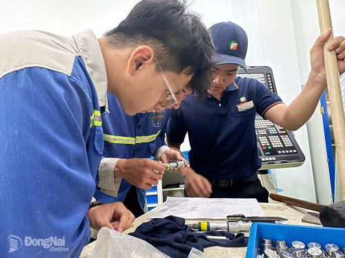 Chính sách mới sẽ huy động thêm nguồn lực trẻ cho đào tạo nhân lực chất lượng cao, đáp ứng nhu cầu thực tế của thị trường lao động. Ảnh: Bích Nhàn
