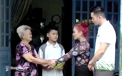 Em Nguyễn Lê Tấn Phát cùng chương trình “Cặp lá yêu thương” vào năm 2020. Ảnh: NVCC