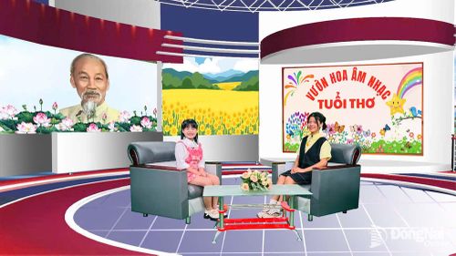 Hai MC Thảo Nguyên - An An mở ra không gian “Ngàn hoa việc tốt dâng Bác”, dẫn dắt khán giả bước vào hành trình âm nhạc giàu cảm xúc của tháng Năm. Ảnh: Minh Huệ