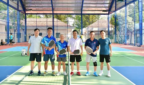 Các VĐV tham gia thi đấu bộ môn Pickleball nội dung Giải giao lưu lãnh đạo. Ảnh: Mỹ Phương