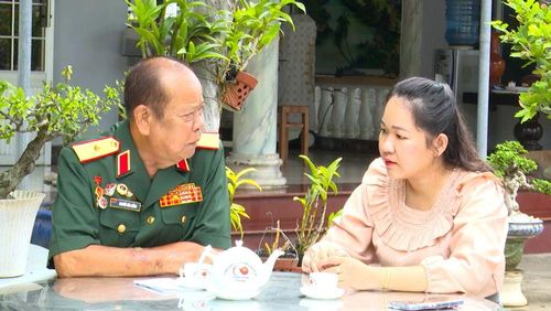 Buổi gặp gỡ và trò chuyện với Thiếu tướng Nguyễn Văn Lưỡng, nguyên Phó Tư lệnh Quân khu 9. Ảnh: VĂN THẢO