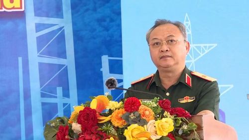 Thiếu tướng Hoàng Văn Sỹ - Tư lệnh Binh đoàn 15 phát biểu tại lễ phát động. Ảnh: Minh Trung
