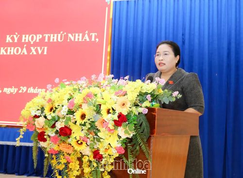 Đồng chí Chamaleá Thị Thủy báo cáo một số kết quả nổi bật của Kỳ họp thứ nhất, Quốc hội khóa XVI.