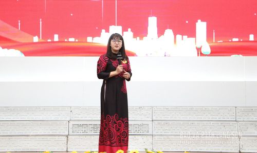 Thí sinh tham gia phần thi trả lời câu hỏi tại hội thi