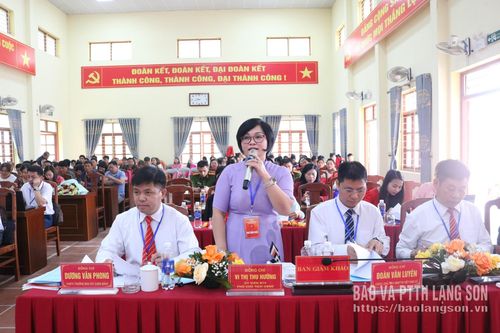 Ban Giám khảo đặt câu hỏi cho thí sinh