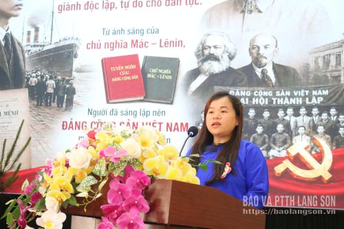 Thí sinh thực hiện phần thi thuyết trình