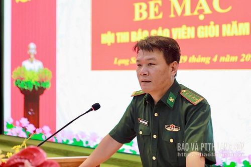 Đại tá Nguyễn Xuân Thanh, Phó Chính ủy Bộ Chỉ huy Quân sự tỉnh kiêm Chính ủy Ban Chỉ huy Bộ đội biên phòng Lạng Sơn phát biểu tại hội thi