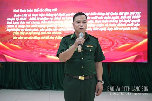 Thí sinh trả lời câu hỏi từ Ban giám khảo