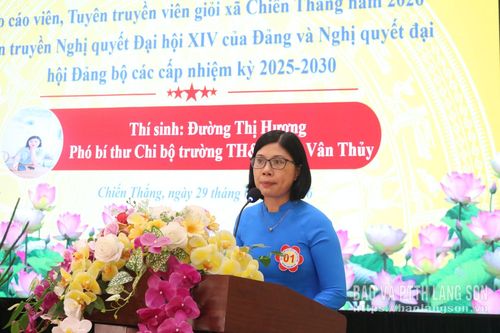 Thí sinh thực hiện phần thi thuyết trình