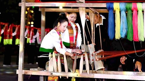 Tiết mục tái hiện không gian văn hóa truyền thống.