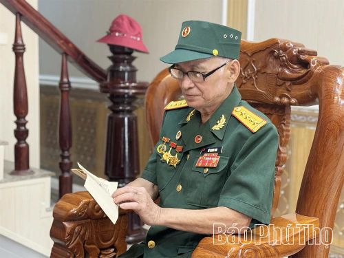 Anh hùng lực lượng vũ trang Nhân dân Vũ Thanh Sơn với những kỳ vật thời chiến.