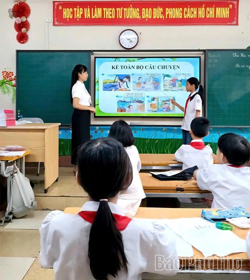 Cô và trò Trường Tiểu học Hòa Bình thi đua dạy tốt, học tốt.