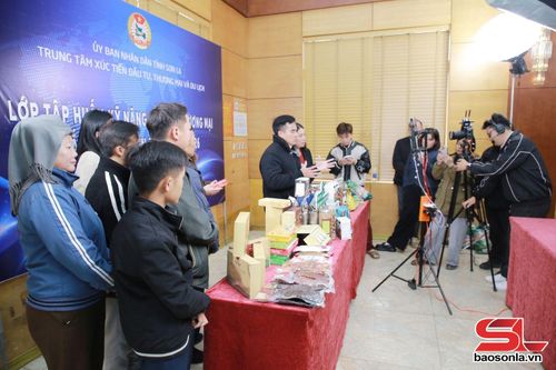 Hướng dẫn kỹ năng livestream bán hàng cho các doanh nghiệp, HTX, hộ kinh doanh.