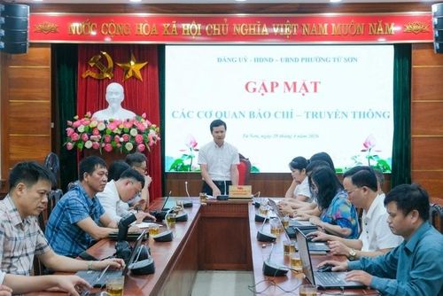 Phó Chủ tịch UBND phường Từ Sơn, Bắc Ninh Nguyễn Đức Mạnh thông tin với báo chí về việc tổ chức Lễ hội Đền Đô năm 2026