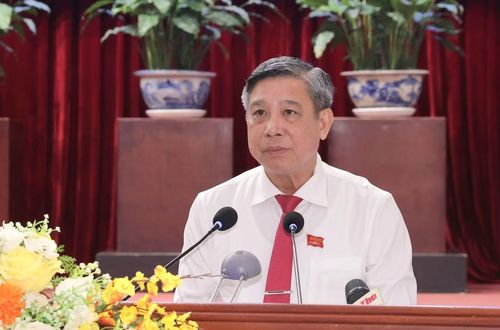 Đồng chí Đồng Văn Thanh, Phó Bí thư Thường trực Thành ủy, Chủ tịch HĐND TP Cần Thơ phát biểu tại Kỳ họp.