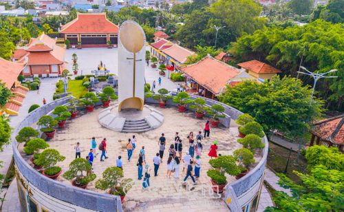 Các di tích lịch sử - văn hoá được đẩy mạnh quảng bá trong Tuần lễ Khoa học, Công nghệ - Văn hoá, Du lịch 2026 diễn ra từ ngày 24/4-1/5 tại phường Bạc Liêu. (Trong ảnh: Khu lưu niệm Nhạc sĩ Cao Văn Lầu). Ảnh: LƯƠNG KHA