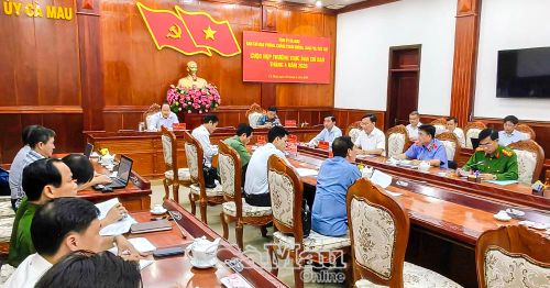 Các đại biểu tham dự cuộc họp.