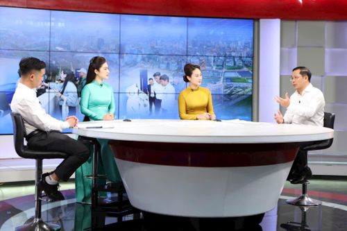 Tiến sĩ Đoàn Văn Tình, Phó Trưởng khoa Quản trị nhân lực, Học viện Hành chính và Quản trị công trao đổi tại Chương trình. Ảnh: Thanh Hải