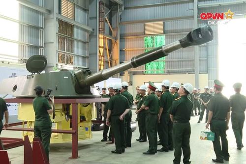 Gần đây ngành công nghiệp quốc phòng Việt Nam rất tích cực phát triển các loại vũ khí mặt đất riêng của mình, với trọng tâm cao đặt vào việc nội địa hóa hoàn toàn các trang thiết bị thiết yếu.