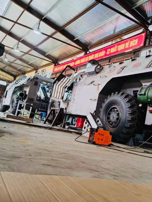 Như vậy, chiếc xe mới của Việt Nam sẽ có trọng lượng khoảng 16 tấn, trang bị động cơ 8 xi lanh công suất 351 mã lực, cho tốc độ tối đa 80 km/h. Đồng thời nó có khả năng bơi.