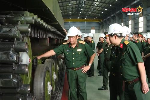 Điều này thường dẫn đến việc sao chép các hệ thống hiện có của Liên Xô, chẳng hạn như xe chiến đấu bộ binh BMP-1, pháo tự hành 2S1 Gvozdika, và thậm chí cả xe tăng lội nước PT-76.