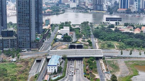 Hầm Thủ Thiêm là một trong những công trình hạ tầng giao thông quan trọng của TPHCM, góp phần kết nối khu trung tâm với khu đô thị Thủ Thiêm và thúc đẩy phát triển đô thị hai bờ sông Sài Gòn.
