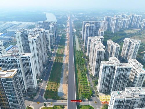 Tuyến Vành đai 3 trên cao băng qua nhiều cao ốc ở thành phố Thủ Đức trước đây nay sắp hoàn thành.
