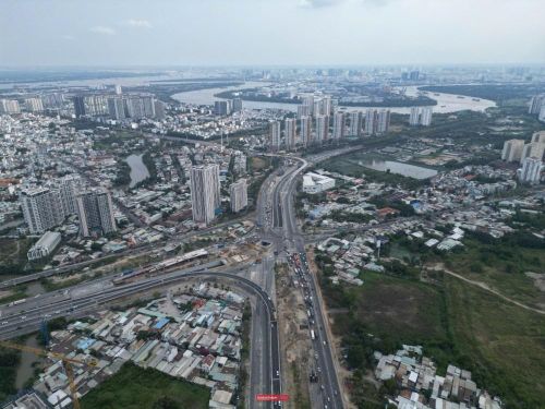 Nút giao An Phú với tổng mức đầu tư 3.400 tỉ, đây là một trong những nút giao thông lớn và quan trọng nhất TPHCM, kết nối cao tốc TP HCM - Long Thành - Dầu Giây với các trục Mai Chí Thọ, Lương Định Của, Nguyễn Thị Định và Đồng Văn Cống.