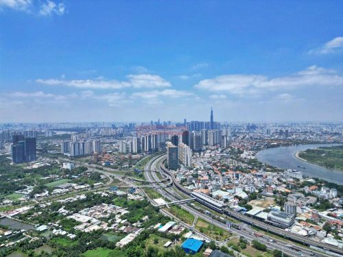 Nếu khu trung tâm là nơi thể hiện rõ diện mạo đô thị mới, thì hệ thống hạ tầng giao thông chính là yếu tố tạo nên sự chuyển dịch toàn diện của TPHCM trong thời gian qua.