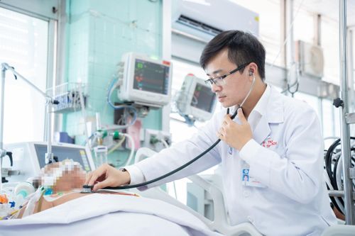 Bác sĩ Ngọc Thạnh cho biết điều anh ưu tiên là giành sự sống cho bệnh nhân trong thời gian ngắn nhất. Ảnh: Bệnh viện Chợ Rẫy.