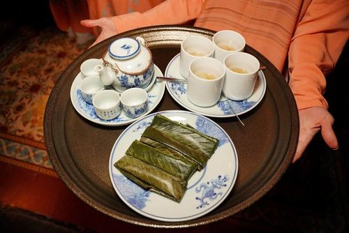 "Chèn hạt sen long nhãn" và "Trà hoa lài" mang đến vị thanh khiết, mát lành cho thực khách. Ảnh: XĐ