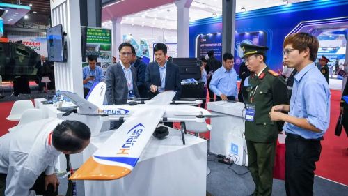 Thiết bị bay không người lái nằm trong số 35 nhóm sản phẩm công nghệ chiến lược (thuộc 11 nhóm công nghệ chiến lược) theo Quyết định 1131/QĐ-TTg ngày 12/6/2025 của Thủ tướng Chính phủ.