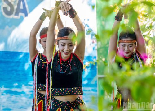 Mỗi tiết mục trình diễn đều mang đến cảm xúc tươi mới, chân thành, lan tỏa tinh thần lạc quan, yêu đời, tạo sự gần gũi, cuốn hút và đầy năng lượng từ các học viên.