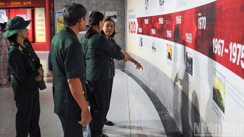 Không gian triển lãm đã mở ra không gian trải nghiệm lịch sử sống động cho người dân và du khách.