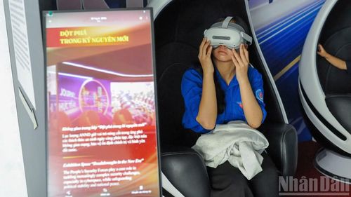 Triển lãm còn đem đến các trải nghiệm thực tế ảo, tra cứu thông tin qua hình ảnh, video các vụ án tại các KIOS,... Qua đó thu hút nhiều bạn trẻ đến tham quan, trải nghiệm.
