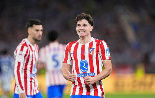 Alvarez phủ nhận tin đồn liên quan tới Barcelona. Ảnh: SPORT