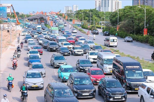  Tuyến đường Cổ Linh đông phương tiện. 
