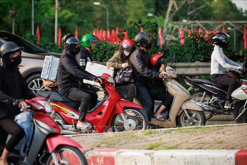 Nhiều gia đình rời Hà Nội từ sáng sớm để tránh ùn tắc, chuẩn bị cho kỳ nghỉ dài ngày.