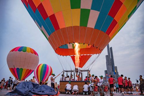  Điều khiển để khinh khí cầu bay 