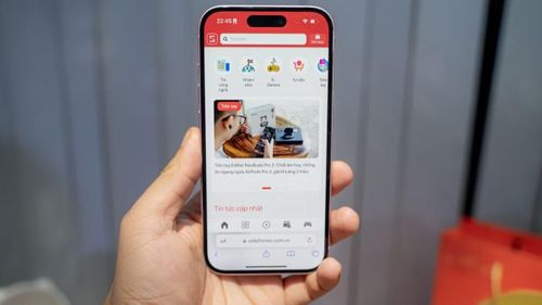 Trong thời gian tới, nguồn cung iPhone 15 được dự báo sẽ giảm dần do đã ngừng sản xuất từ tháng 9/2025, kéo theo khả năng khan hàng và tiếp tục biến động giá, khiến thị trường càng thêm sôi động.