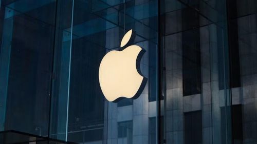 Không chỉ vậy, Apple còn chịu áp lực cạnh tranh nguyên vật liệu trong bối cảnh bùng nổ AI toàn cầu, khi phải đối đầu trực tiếp với các “ông lớn” công nghệ khác để giành nguồn cung linh kiện quan trọng.
