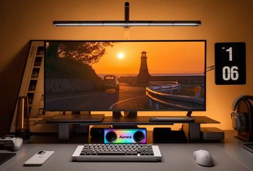 Với kích thước nhỏ gọn, loa dễ dàng đặt dưới màn hình máy tính, phù hợp cho các góc làm việc tối giản nhưng vẫn đề cao yếu tố thẩm mỹ.