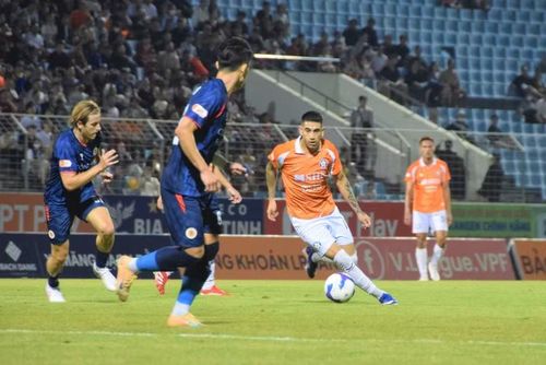Ở vòng đấu này, SHB Đà Nẵng làm khách trên sân Hàng Đẫy của Hà Nội FC lúc 19h15 ngày 1/5. Ảnh: Nguyên Khang.