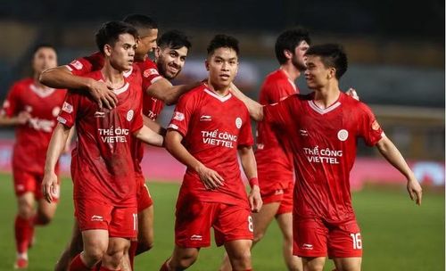 Xếp thứ hai trên bảng xếp hạng lúc này đang là CLB Thể Công Viettel với 42 điểm. Với việc kém đội đầu bảng tới 9 điểm khả năng đoạt cúp của đội bóng này là không cao. Ảnh: Minh Đỗ.