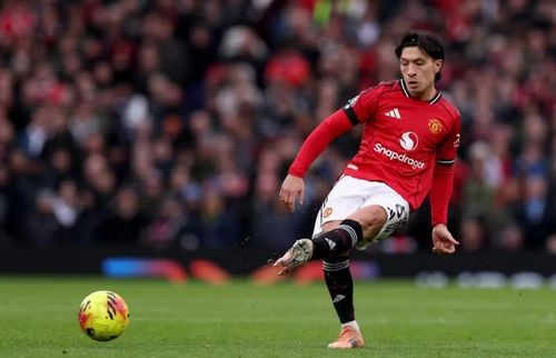 MU sẵn sàng kích hoạt điều khoản gia hạn hợp đồng để đảm bảo ngôi sao người Argentina ở lại đội bóng.