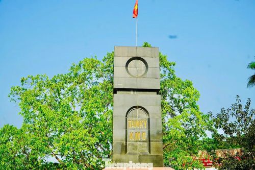 Cột mốc Km0 đường Hồ Chí Minh (xã Tân Kỳ, Nghệ An) là di tích lịch sử quốc gia đặc biệt.