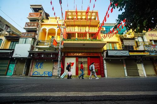 Phố Hàng Ngang - Hàng Đào bình yên trong sáng 30/4.